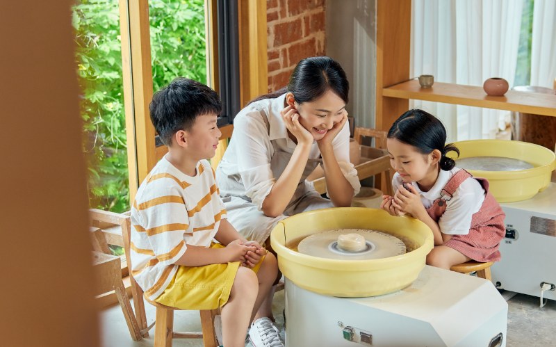 HOW TO APPLY MONTESSORI AT HOME SAVINGLY AND EFFECTIVELY