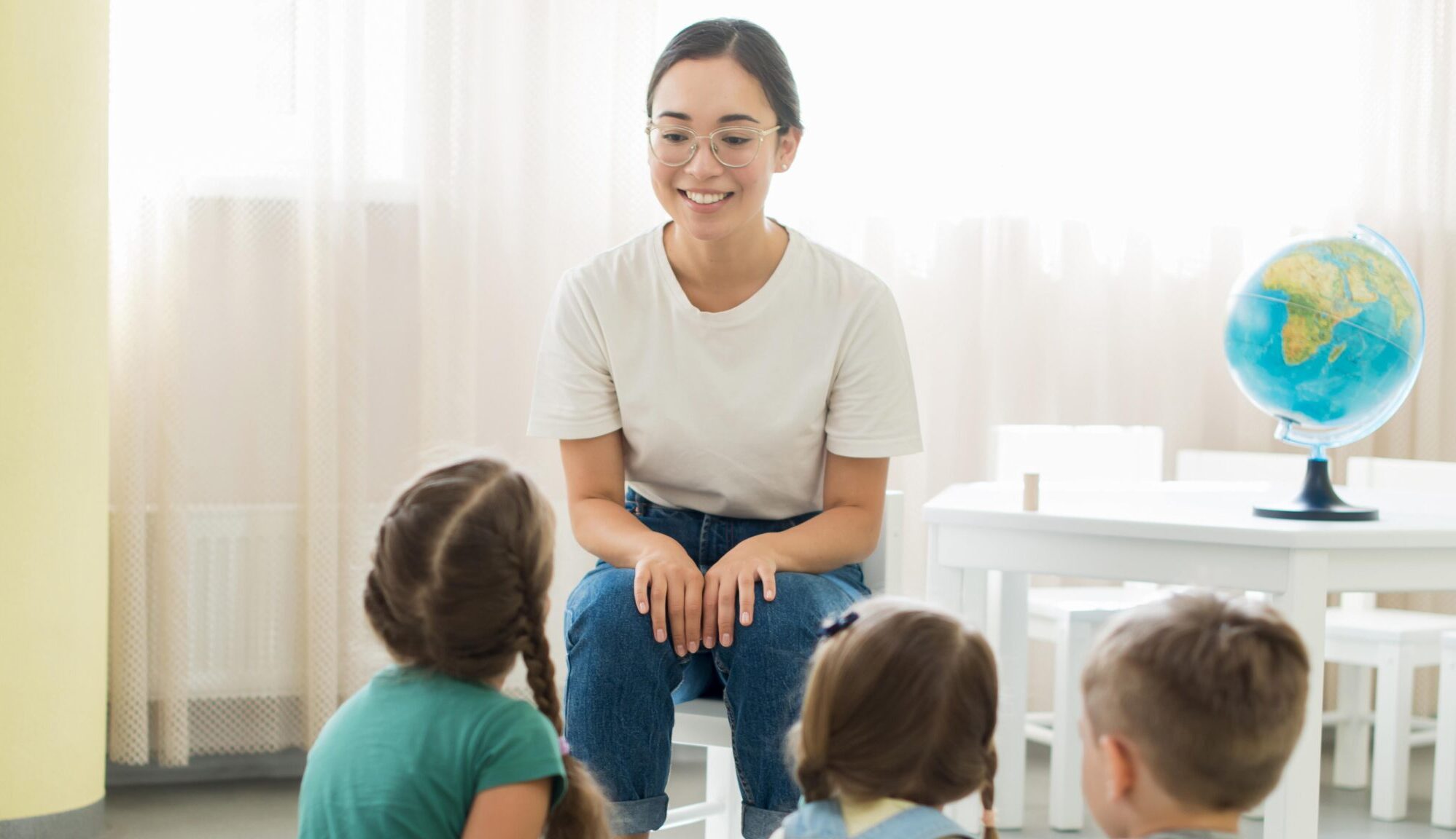 kids paying attention their kindergarten